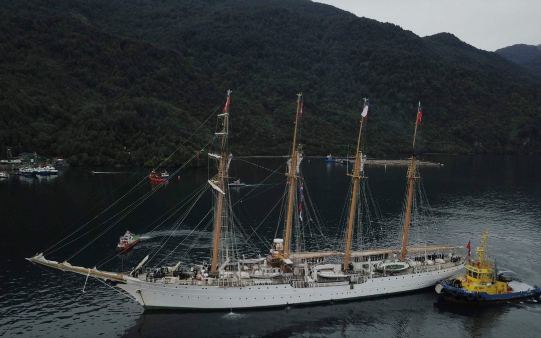 Por segunda en vez en menos de cinco meses el Buque Escuela Esmeralda volvió a recalar en Puerto Chacabuco